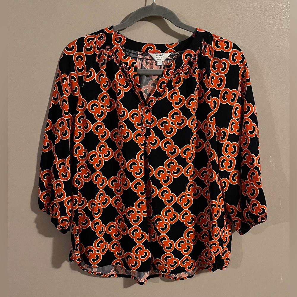 $6❤️Bundled Crown & Ivy Blouse